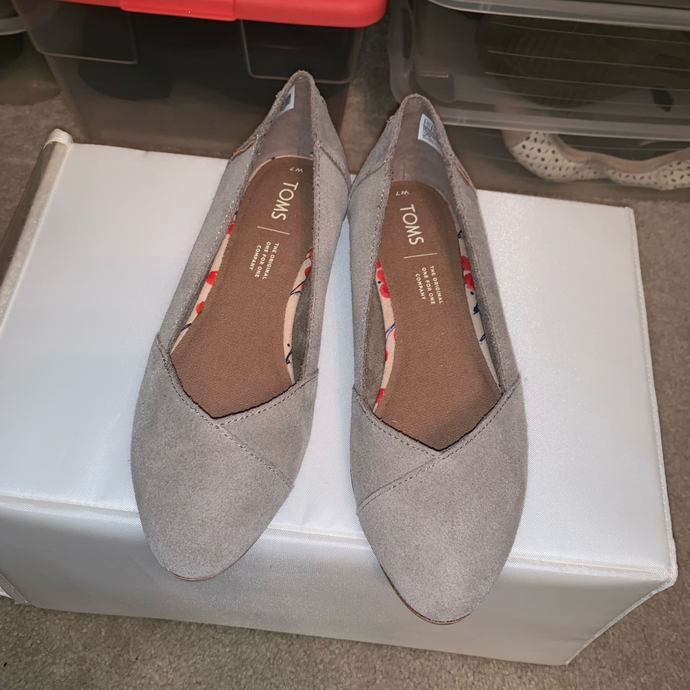 TOMS Flats